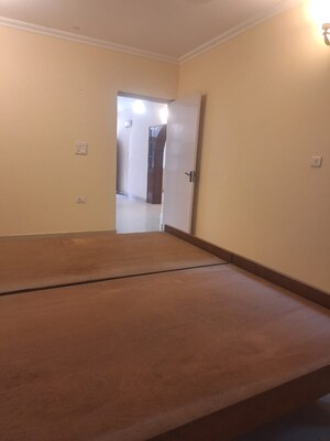 Room in 3 BHK Apartment at Vasant Kunj – for Rent