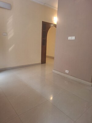 Room in 3 BHK Apartment at Vasant Kunj – for Rent