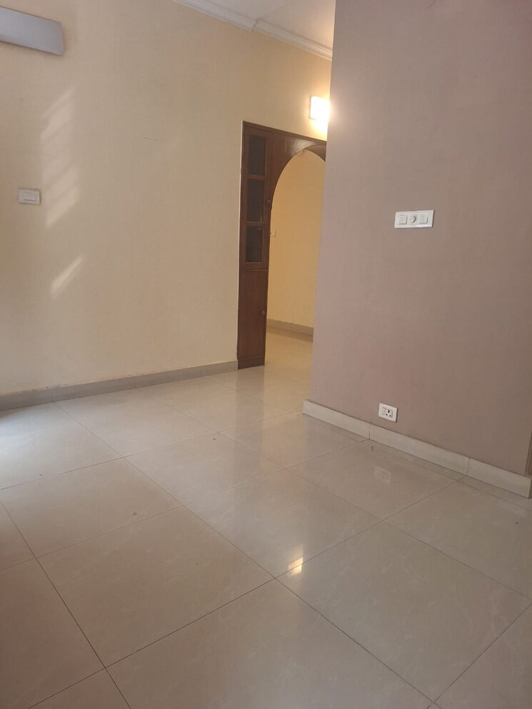 Room, vasant kunj 3 Bedroom 1500 Sq.Ft. Apartment In Vasant Kunj Delhi 9686255