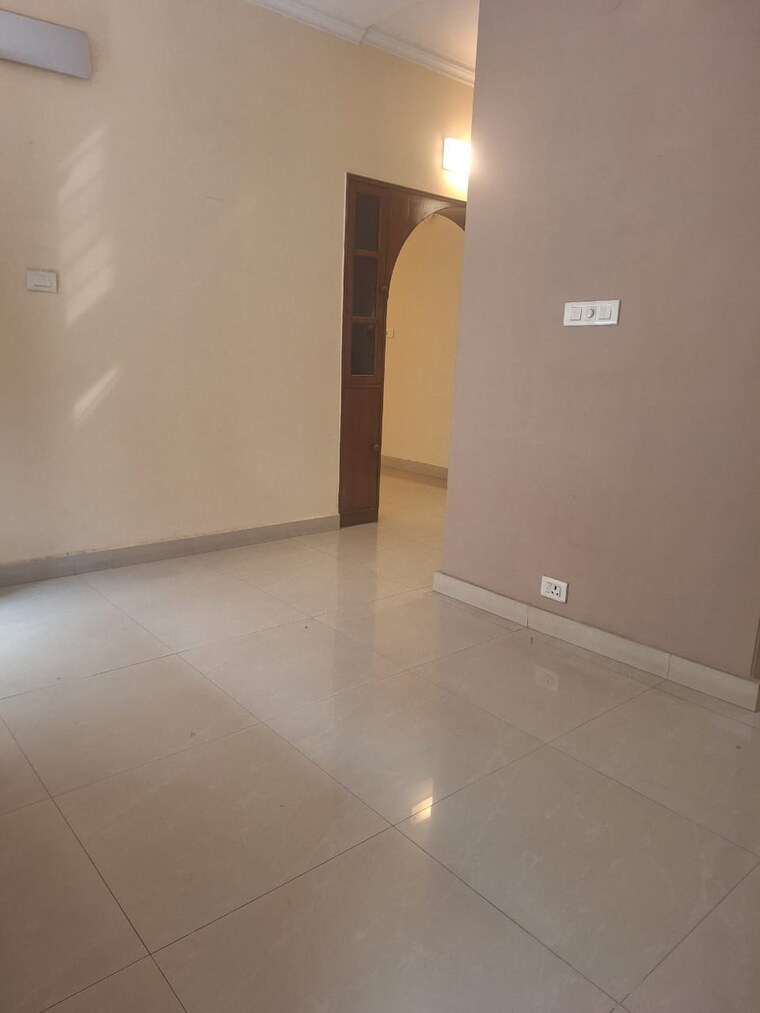 Room, vasant kunj 3 Bedroom 1500 Sq.Ft. Apartment In Vasant Kunj Delhi 9686255