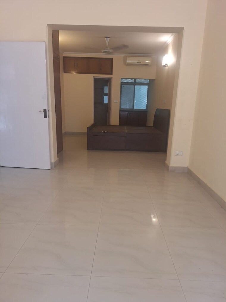 Room, vasant kunj 3 Bedroom 1500 Sq.Ft. Apartment In Vasant Kunj Delhi 9686255