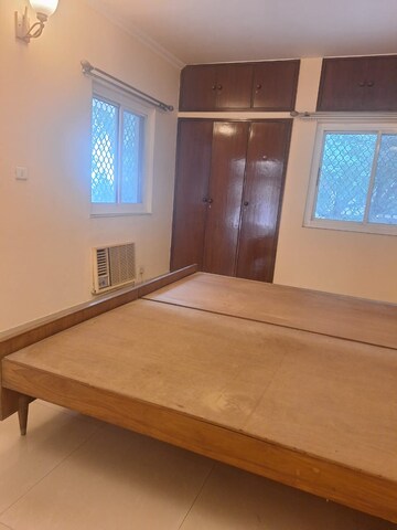 Room in 3 BHK Apartment at Vasant Kunj – for Rent