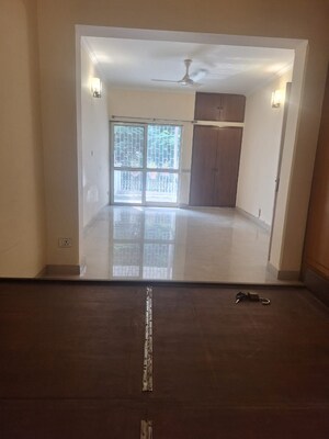 Room in 3 BHK Apartment at Vasant Kunj – for Rent