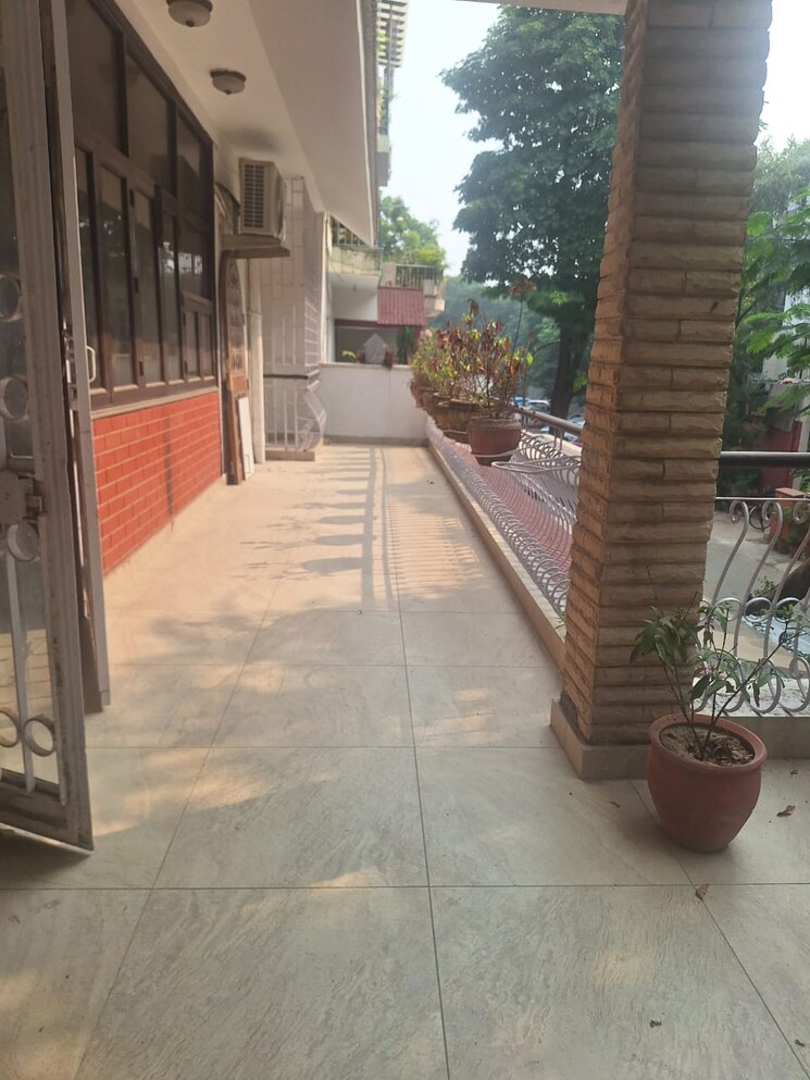 Balcony, vasant kunj 3 Bedroom 1500 Sq.Ft. Apartment In Vasant Kunj Delhi 9686255