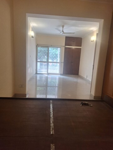 Room in 3 BHK Apartment at Vasant Kunj – for Rent