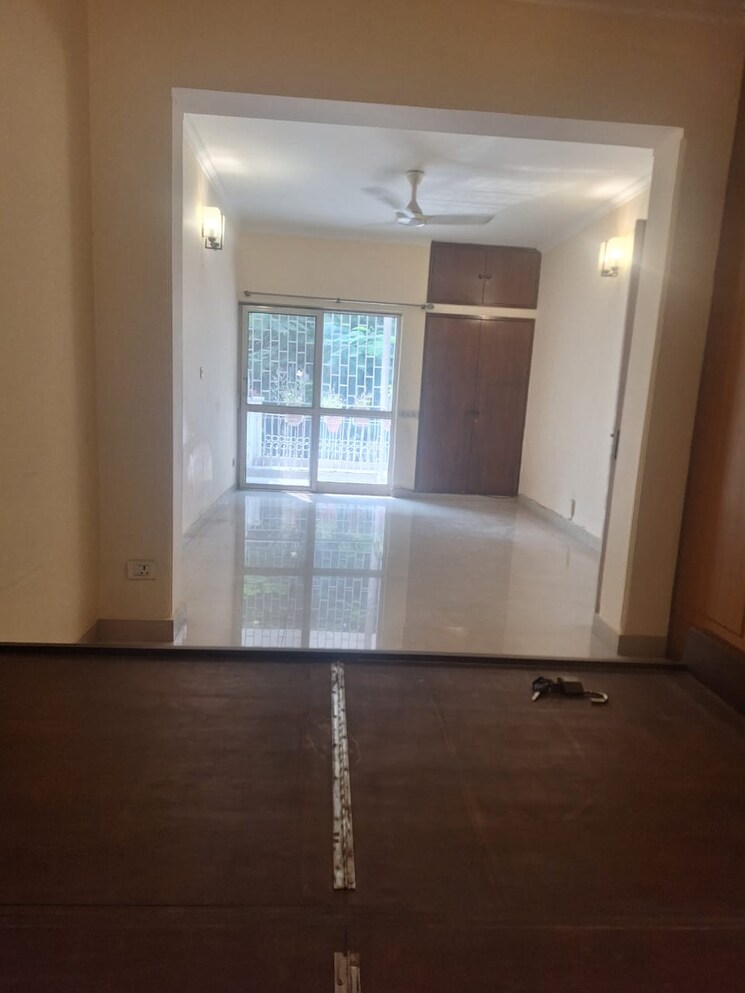 Room, vasant kunj 3 Bedroom 1500 Sq.Ft. Apartment In Vasant Kunj Delhi 9686255