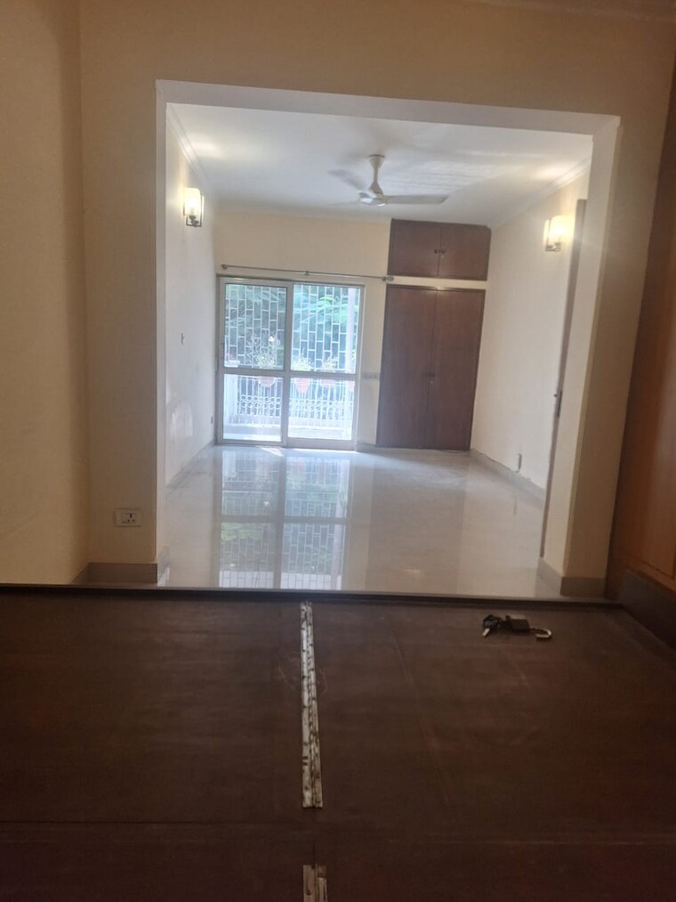 Room, vasant kunj 3 Bedroom 1500 Sq.Ft. Apartment In Vasant Kunj Delhi 9686255