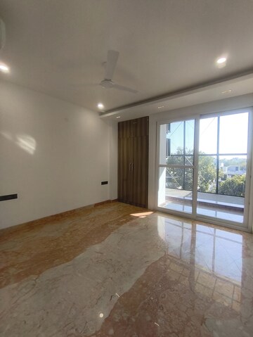 Room in 3 BHK Builder Floor at Ansal Sushant Lok I, Sector 43 – for Rent