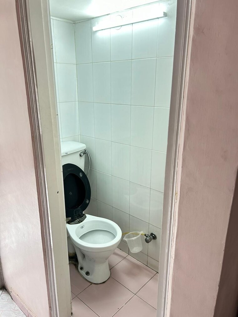 Bathroom, vasant kunj 2 Bedroom 1400 Sq.Ft. Apartment In Vasant Kunj Delhi 9686390