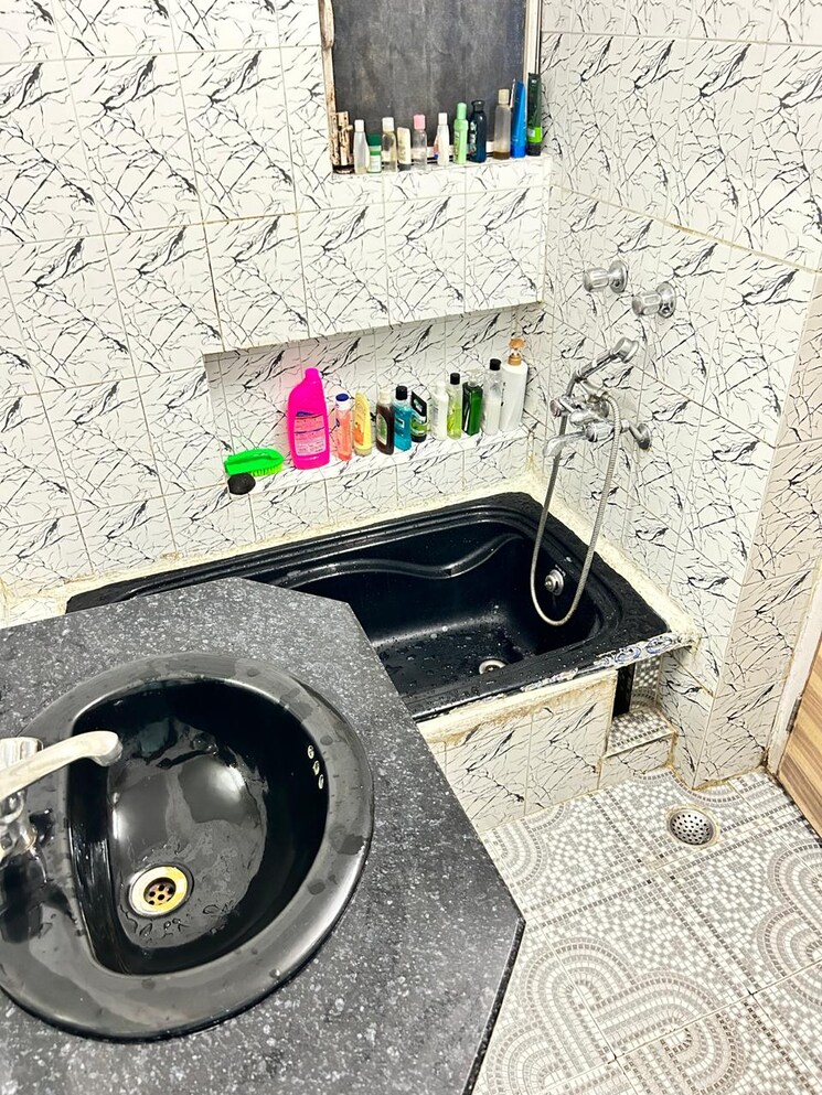 Bathroom, vasant kunj 2 Bedroom 1400 Sq.Ft. Apartment In Vasant Kunj Delhi 9686390