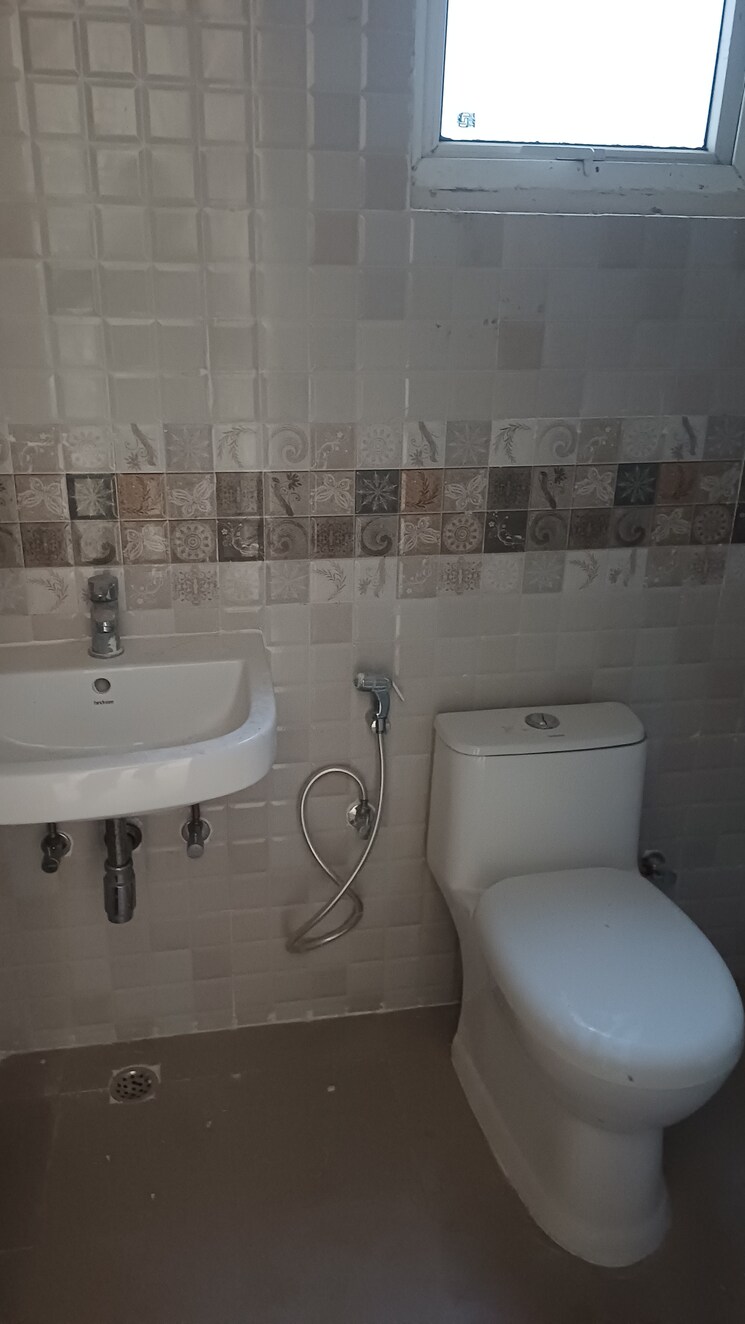 Bathroom, signature-global-park 2 Bedroom 822 Sq.Ft. Builder Floor In Sohna Sector 36 Gurgaon 9686307