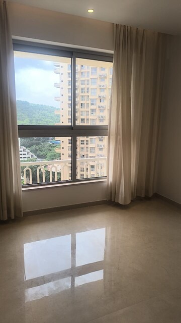 Room in 2 BHK Apartment at Hiranandani Highland, Powai – for Rent