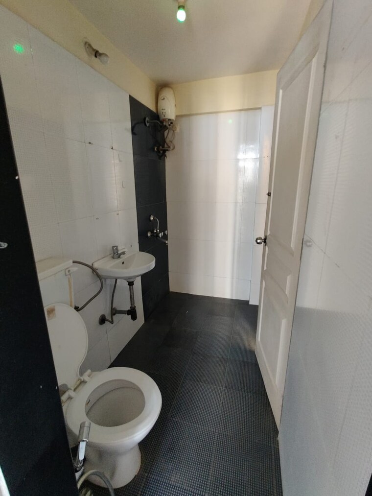 Bathroom, mashyakh-tower 2 Bedroom 708 Sq.Ft. Apartment In Malad West Mumbai 9686422