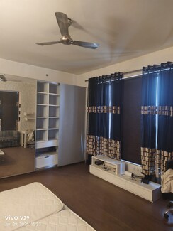 3 BHK + Servant Room,Extra Room Apartment For Sale in DLF Hamilton Court