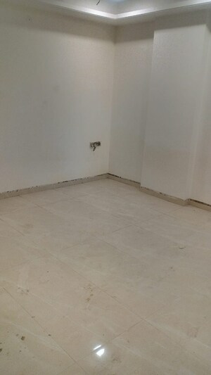 Room in 3 BHK Apartment at Tilak Nagar – for Sale