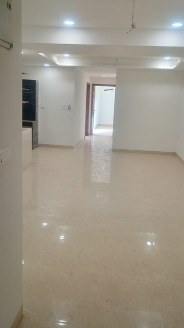 Room in 3 BHK Apartment at Tilak Nagar – for Sale