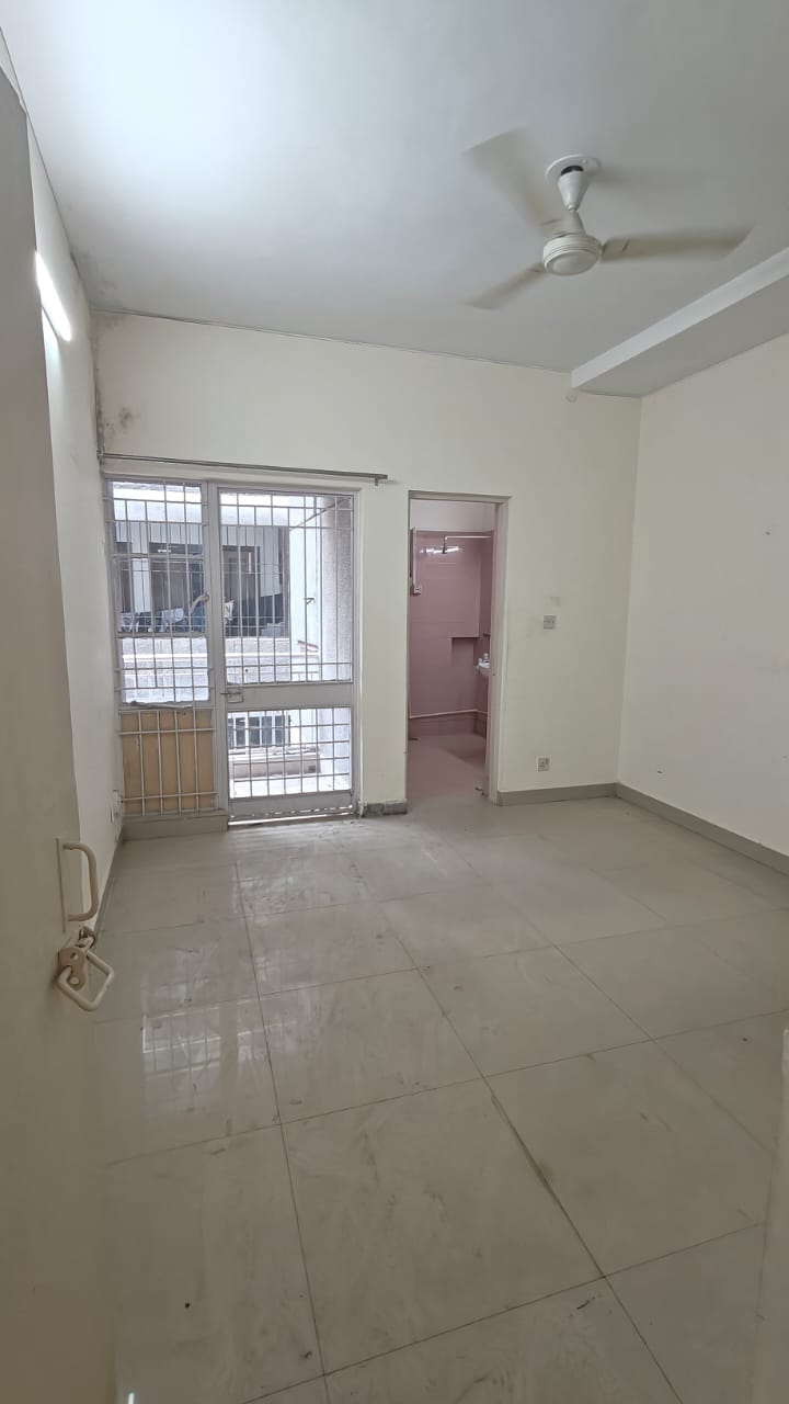 3 BHK + Servant Room Apartment For Rent in Vasant Kunj