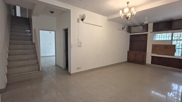 Room in 3 BHK Apartment at Vasant Kunj – for Rent