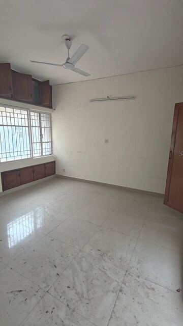 Room in 3 BHK Apartment at Vasant Kunj – for Rent