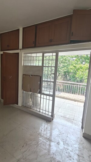 Room in 3 BHK Apartment at Vasant Kunj – for Rent