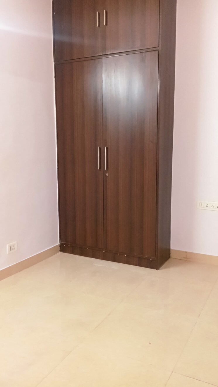 Room, vasant kunj 3 Bedroom 1200 Sq.Ft. Apartment In Vasant Kunj Delhi 9686713