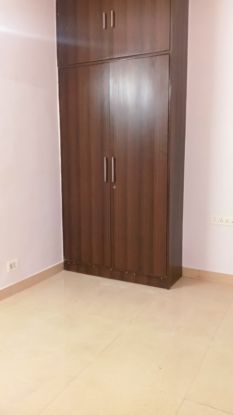 Room, vasant kunj 3 Bedroom 1200 Sq.Ft. Apartment In Vasant Kunj Delhi 9686713