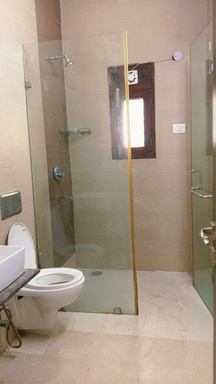 Bathroom, vasant kunj 3 Bedroom 1200 Sq.Ft. Apartment In Vasant Kunj Delhi 9686713