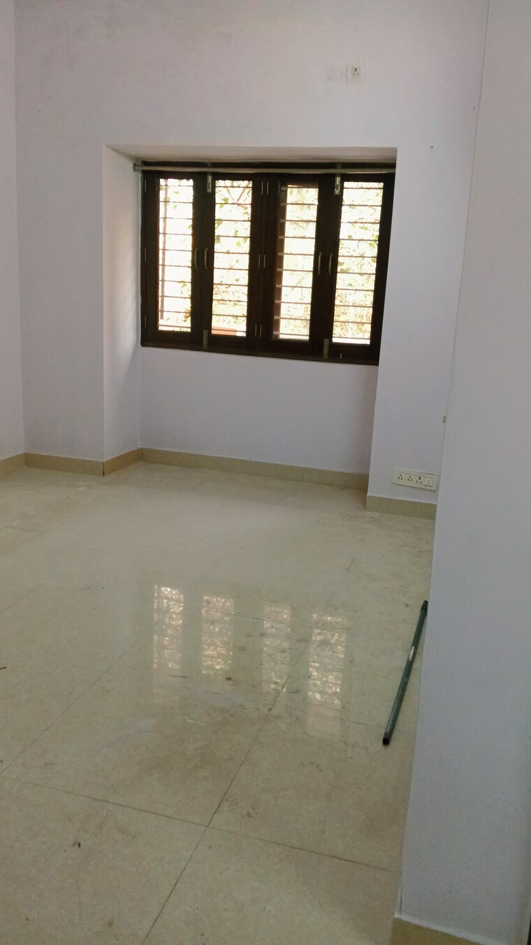Room, vasant kunj 3 Bedroom 1200 Sq.Ft. Apartment In Vasant Kunj Delhi 9686713