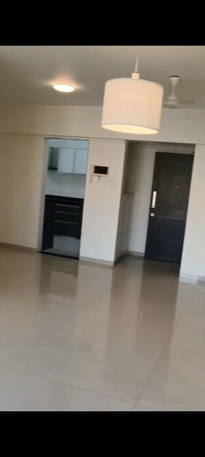 Room in 2 BHK Apartment at Paranjape Schemes Royal Court, Andheri East – for Rent