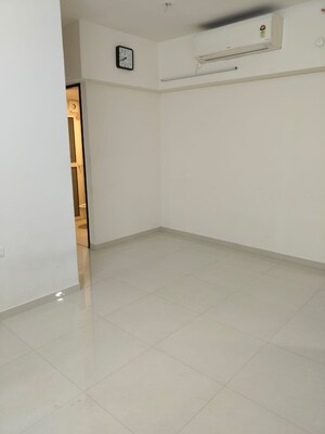 Room in 1 BHK Apartment at Lodha Amara, Kolshet Road – for Rent