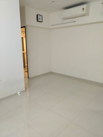 Room in 1 BHK Apartment at Lodha Amara, Kolshet Road – for Rent