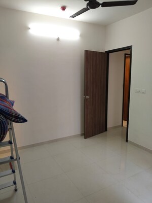 Room in 1 BHK Apartment at Lodha Amara, Kolshet Road – for Rent