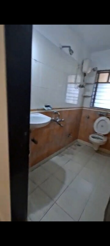 Bathroom in 1 BHK Apartment at Vora Estate, Vile Parle East – for Rent