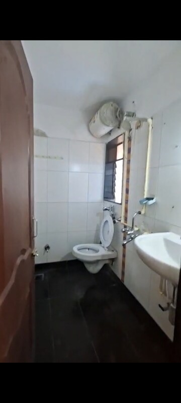 Bathroom in 1 BHK Apartment at Vora Estate, Vile Parle East – for Rent