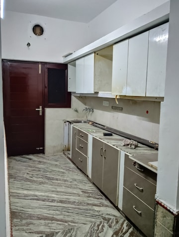 Kitchen in 2 BHK Builder Floor at Sector 17 – for Rent