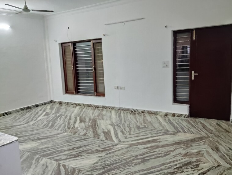 Living Room, sector 17 2 Bedroom 2250 Sq.Ft. Builder Floor In Sector 17 Faridabad 9686808