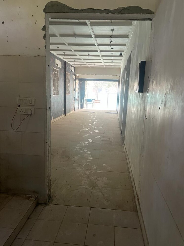 Exterior View, sheikh sarai Commercial Shop 550 Sq.Ft. In Sheikh Sarai Delhi 9686832