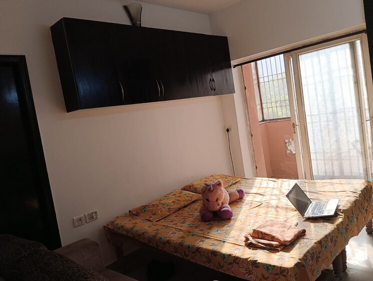 Bedroom, pi greater noida 1 Bedroom 40 Sq.Mt. Builder Floor In Pi Greater Noida Greater Noida 9686833