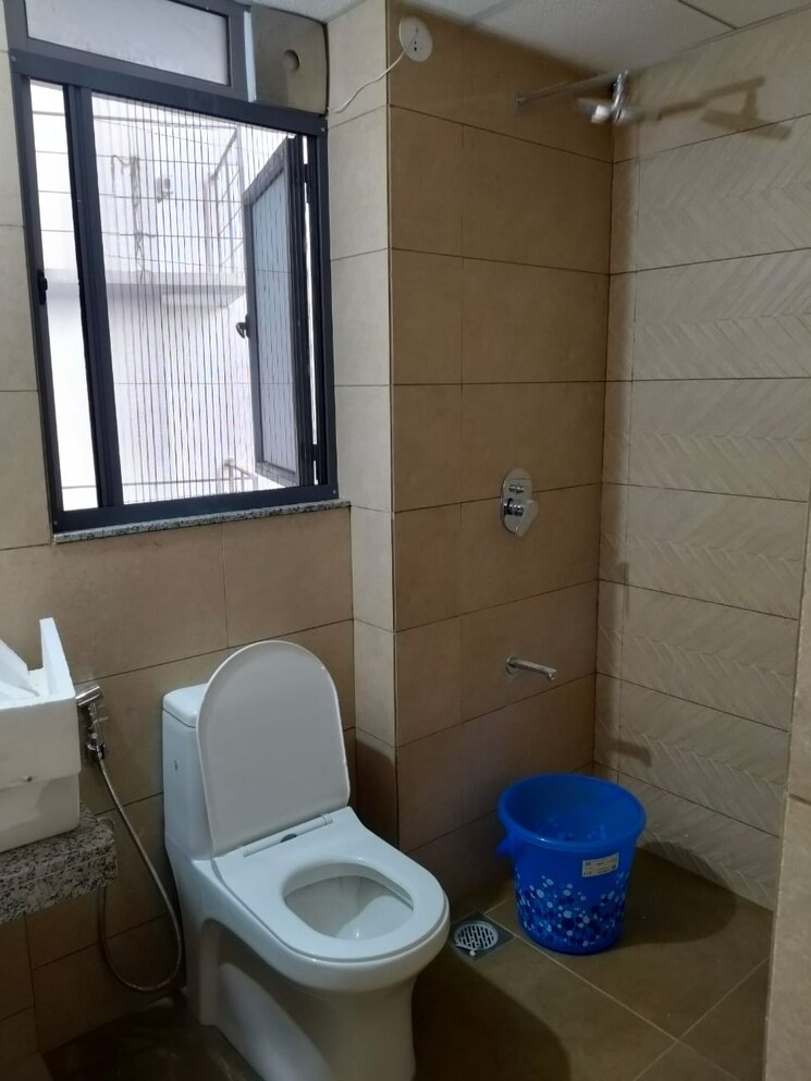 Bathroom, kalpataru-immensa 2 Bedroom 630 Sq.Ft. Apartment In Kolshet Road Thane 9686860