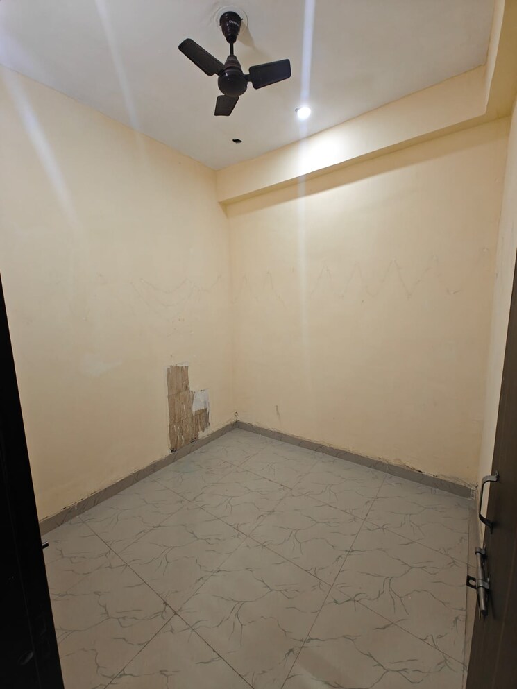 Room, pi greater noida 1 Bedroom 40 Sq.Mt. Builder Floor In Pi Greater Noida Greater Noida 9686857