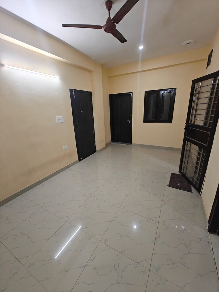 Room, pi greater noida 1 Bedroom 40 Sq.Mt. Builder Floor In Pi Greater Noida Greater Noida 9686857