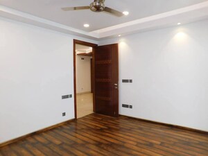 Room in 4 BHK Builder Floor at Saket – for Rent