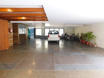 Parking in 4 BHK Builder Floor at Saket – for Rent