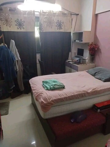 Bedroom in 3 BHK Apartment at Orchid Park, Matunga East – for Rent