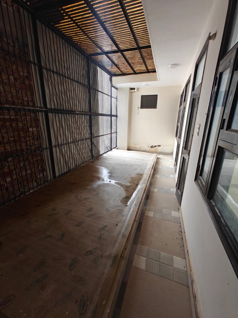 Balcony, pi greater noida 1 Bedroom 40 Sq.Mt. Builder Floor In Pi Greater Noida Greater Noida 9686877