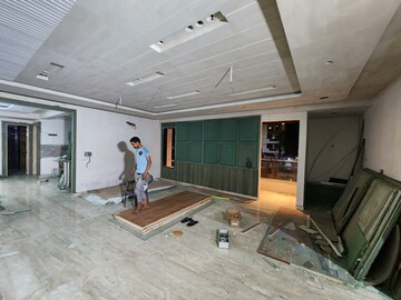 Parking in 4 BHK Builder Floor at Rajendra Nagar – for Sale