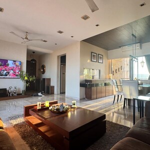 Living Room in 3.5 BHK Apartment at Imperial Heights Goregaon West, Best Nagar – for Sale