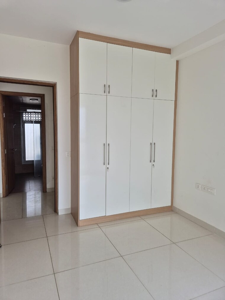 Room, snn-clermont 3.5 Bedroom 2650 Sq.Ft. Apartment In Hebbal Bangalore 9687001