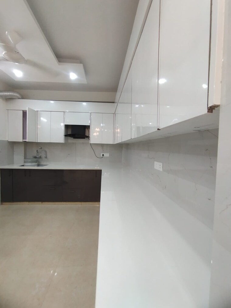 Kitchen, sector 9a 3.5 Bedroom 3265 Sq.Ft. Builder Floor In Sector 9a Gurgaon 9687045
