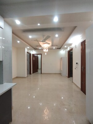 Room in 3.5 BHK Builder Floor at Sector 9a – for Sale